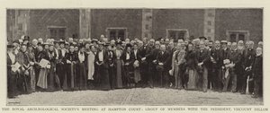 Royal Archaeological Societyn kokous Hampton Courtissa, jäsenryhmä presidentin varakreivi Dillonin kanssa tekijältä English Photographer