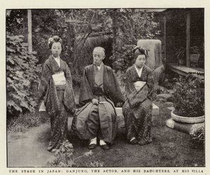 Lava Japanissa, Danjuro, näyttelijä ja hänen tyttärensä, hänen huvilassaan tekijältä English Photographer