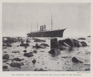 Stranded Paris matalassa vedessä Manaclesin alariutalla tekijältä English Photographer