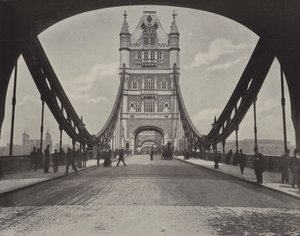 Tower Bridge (s/w-kuva) tekijältä English Photographer