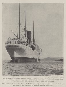 Union Castle Liner Braemar Castle Ashore Gurnardin ja Thorness Baysin välissä, Isle of Wight tekijältä English Photographer