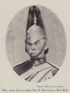 Edesmennyt kenraaliluutnantti Sir F Marshall, KCMG tekijältä English Photographer