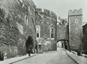Tower of London, Tower Hill: The Bloody Tower, 1890 tekijältä English Photographer