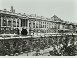 Victoria Embankment, Westminster LB: Somerset House, korkeus Victoria Embankmentiin, 1896 tekijältä English Photographer