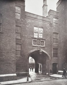 Näkymä Lincolns Inn Gatewaylle, Lontoo, 1876 tekijältä English Photographer