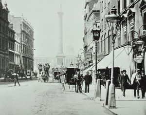 Whitehall, Westminster LB: Whitehall näkee Trafalgar Squarelle, 1895 tekijältä English Photographer