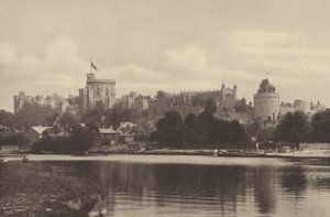 Windsorin linna, näkymä joelta (s/w valokuva) tekijältä English Photographer