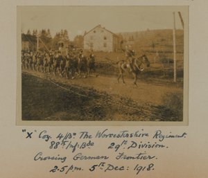 "X" Coy 4 miljardia. Worcestershiren rykmentti, 88. Info: Bde. 29. Divisioona, Saksan rajan ylitys 14.5 5. joulukuuta 1918 tekijältä English Photographer