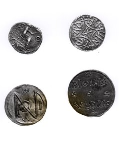 Cunobelinuksen tai Cymbelinen (k. 43 jKr), Offan, Mercian kuninkaan (757-96 jKr) ja Alfredin (871-99 jKr) ja Edward vanhemman (871-924 jKr) kolikot (hopea)