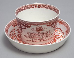 Muisto-teekuppi ja lautanen lukeminen A Memento of Preston Guild 1882, Minton, Englanti, n. 1882 (keramiikka) tekijältä English School