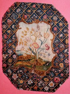 Brodeeraus tuliverkosta tai tuolin selkänojasta, 1700-luvun puoliväli (villaa ja silkkiä pellavalle) tekijältä English School