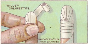 Finger Bandage, nro 50 Willss-savukekorttien First Aid -sarjasta, 1913 tekijältä English School