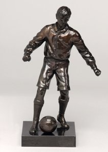 Jalkapalloilija, osa kellosarjaa (maalattu spelter) (katso myös 315475-315477) tekijältä English School