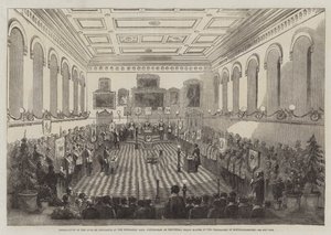 Newcastlen herttuan asennus Nottinghamin mekaniikkahalliin Nottinghamshiren vapaamuurarien maakunnan suurmestarina (kaiverrus) tekijältä English School
