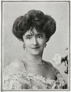 Lady Duff Gordon, yksityiskohta RMS Titanicin matkustajista, elokuvasta The Sphere, 27. huhtikuuta 1912 (litho) (katso myös 450780) tekijältä English School