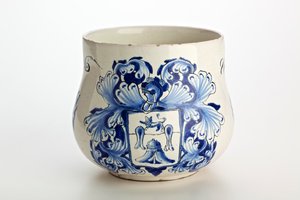 Lontoon hääkuppi, 1688 (tinalasitettu keramiikka) tekijältä English School