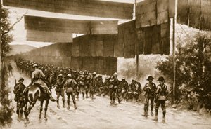 Mattosuojat näkyville tielle: italialaisten käyttämä laite Goriziaa kohti 1914-1919 tekijältä English School