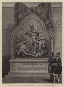 Monumentti 42. Highlandersille, paljastettiin hiljattain Dunkeldin katedraalissa (kaiverrus) tekijältä English School