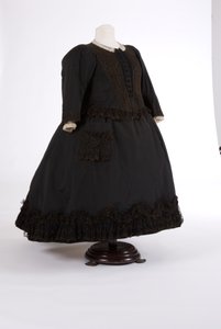 Queen Victorias -mekko, 1890 (silkki ja verkko) tekijältä English School