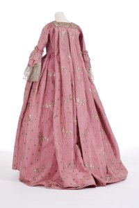 Takakuva säkkiselkämekosta, 1750-luku (kudottu silkki- ja hopeametallilanka)