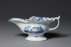 Kastikevene, mahdollisesti Worcester Porcelain Factoryn tai Bristol Porcelain Factoryn valmistama, n. 1752 tekijältä English School