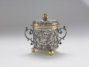 Kaksikahvainen kuppi, 1677 tekijältä English School