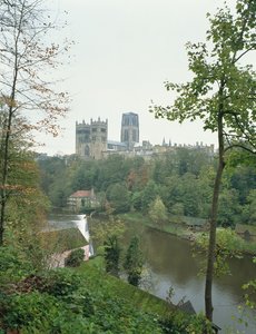 Näkymä Durhamin katedraalille Wear-joen toisella puolella, alkanut 1093 tekijältä English School