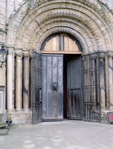 Näkymä Durhamin katedraalin pohjoiselle ovelle (kuva) tekijältä English School