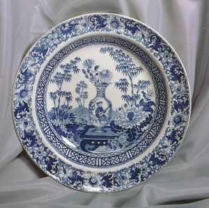 Wedgwood Blue painettu lautanen, kiinalainen maljakkokuvio, n.1810 (keraaminen) tekijältä English School