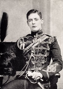 Winston Churchill toisena luutnanttina 4. Queen