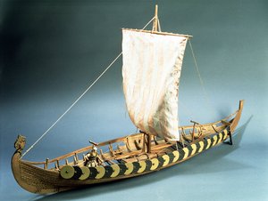 Huonekalut ja erilaiset esineet 1100- ja 1300-luvuilta