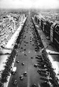 Näkymä Avenue des Champs Elysees -kadulle, Pariisi, 1931. tekijältä Ernest Flammarion