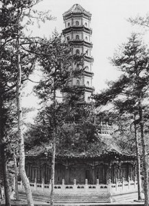 Jehol, Hingkung, Chihli, lasitettu pagodi (s/w valokuva) tekijältä Ernst Boerschmann
