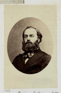 Rigault Raoul Adolf Georges (1846-1871). Toimittaja ja poliitikko, joka nimitetään poliisiprefektuuriin (20. maaliskuuta 1871) ja yleisen turvallisuuden komissioon (29. maaliskuuta 1871). Tässä ominaisuudessa hän anastaa vallan itselleen tukahduttamalla tekijältä Etienne Carjat