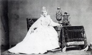 Sarah Bernhardt (1844-1923) Marie de Neubourgin roolissa Victor Hugon (1802-85) teoksessa Ruy Blas (1872). tekijältä Etienne Carjat