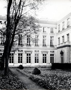 Maison Alexandre, julkisivu puutarhassa (16, rue de la ville l