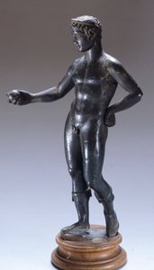 Pronssihahmo uhraamassa. Etruskien sivilisaatio, 4. vuosisadalla eKr. tekijältä Etruscan