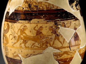 Etruskien antiikkia: olpe savista (päärynän muotoinen kannu, jossa trumpetin muotoinen korkea kaulus), joka tunnetaan nimellä Olpe Chigi moniväriseen protokorynttiläiseen tyyliin, jonka on koristellut Macmillanin taidemaalari, 640-630 eaa. Leijonanmetsästy tekijältä Etruscan