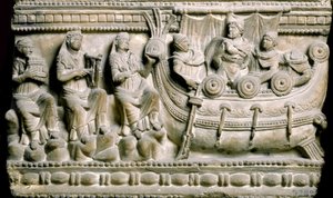 Etruskien taidetta: "" Ulysses, kiinnitettynä aluksensa matolle, vastustaa sireenien laulua"" Matala kohokuvio Volterran sarkofagista. 4.-3. vuosisadalla eKr. Firenze, arkeologinen museo - etruskien sivilisaatio, 4. vuosisadalla eKr.: Sarkofagin bareljeefi tekijältä Etruscan