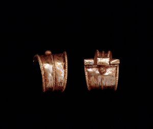 Etruskien sivilisaatio: kultakorvakorut - 6. vuosisadalla eKr. Pesciasta, lähellä Roomaa tekijältä Etruscan