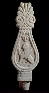 Etruskien sivilisaatio: haudan stele gres decoreessa leijonan siiven siluetista Londasta Italiasta. 550-500 eaa. Firenze, Museo Archeologico tekijältä Etruscan