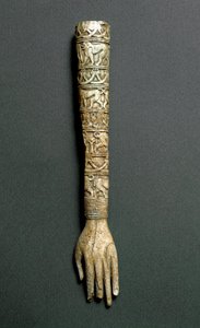 Etruskin antiikki: etuvarsi tai kahva flabellumia (liturginen viuhka) norsunluusta. Barberinin haudasta Prenestessä (Palestrina). 7. vuosisadalla eaa. Rooma, Villa Giulian kansallismuseo tekijältä Etruscan