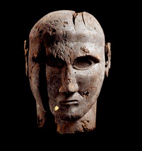 Miehen pää, puuveistos, jossa on jälkiä kultaa, 7. vuosisadalla eKr tekijältä Etruscan