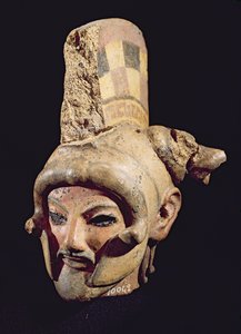 Kypärää käyttävän soturin pää, Satricum (maalattua savea) tekijältä Etruscan