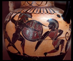 Terrakotta-amfora, joka esittää kahden sotilaan kaksintaistelua, 520-500 eaa. tekijältä Etruscan