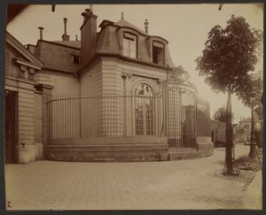Hospice Debrousse, entinen Philippe Egalité -puisto – Rue de Bagnolet 148 (Charonne) tekijältä Eugène Atget