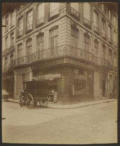 54 Rue Saint-Honoré ja 1 Rue des Prouvaires, (1° Arr.) tekijältä Eugène Atget