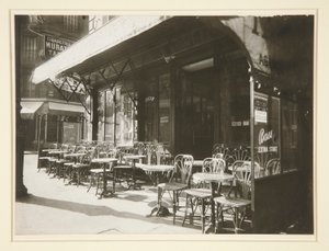 Kahvia? - Suuren armeijan katu tekijältä Eugène Atget