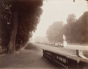 Saint-Cloud tekijältä Eugène Atget