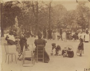 Naiset ja lapset Luxemburgin puutarhassa tekijältä Eugène Atget